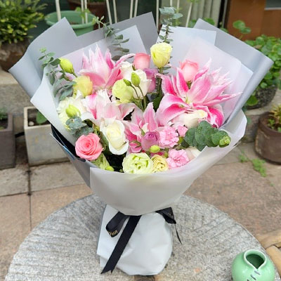湘潭9朵玫瑰混搭百合，爱恋纯真无邪