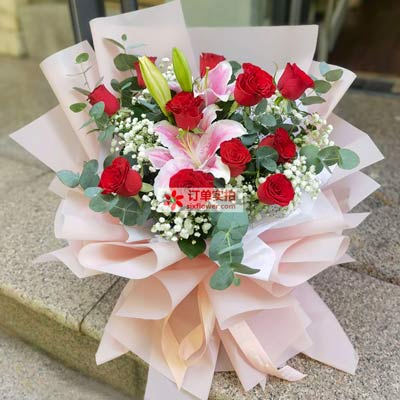 湘潭11朵红玫瑰百合，全世界里只有一个你